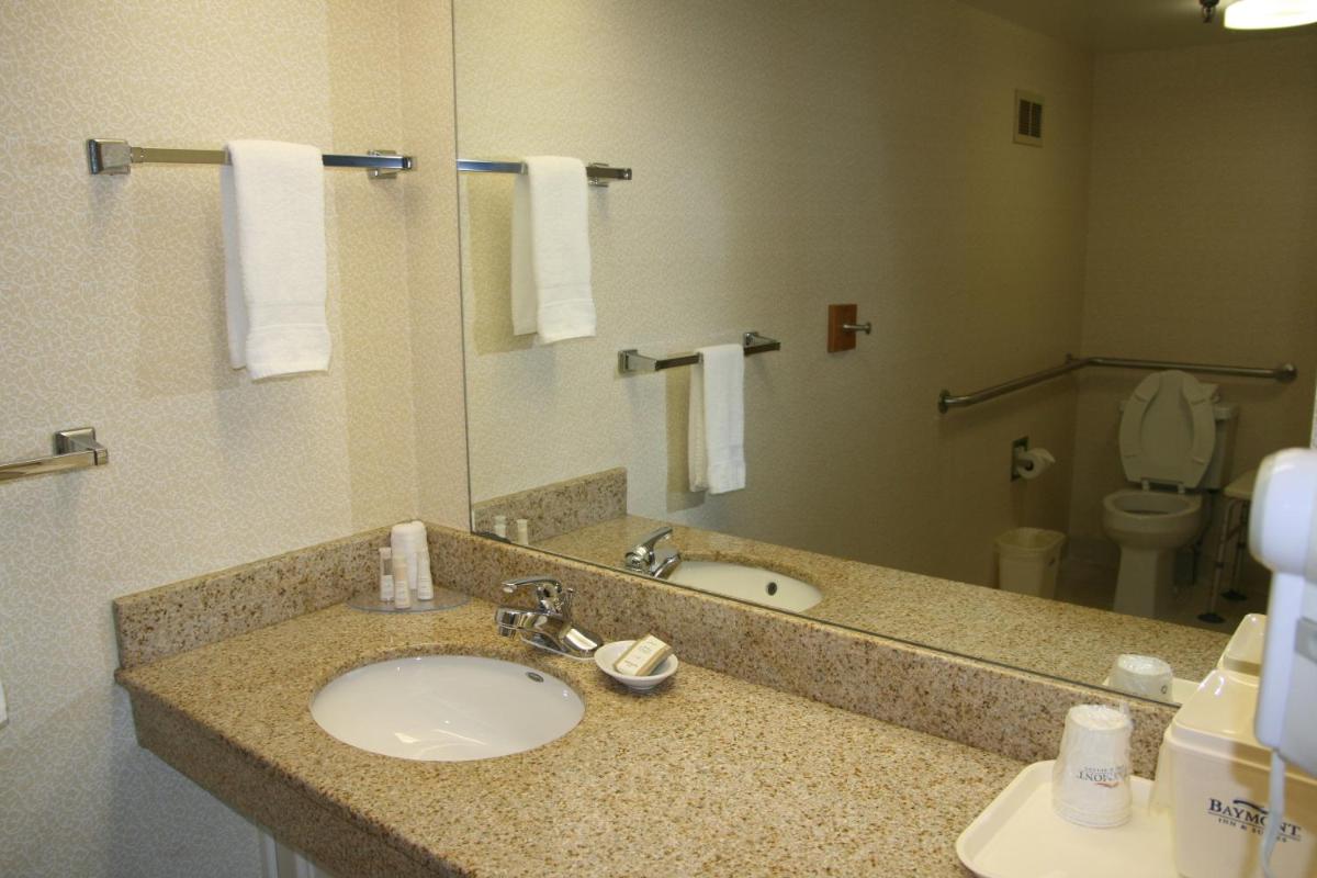 Baymont by Wyndham Clarksville Northeast - image 2