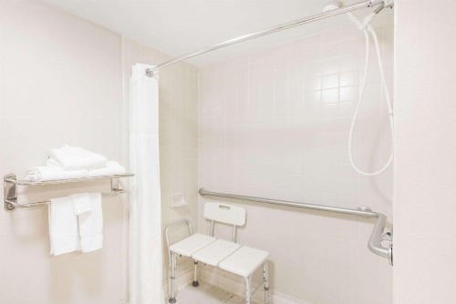 Baymont by Wyndham Clarksville Northeast - image 23