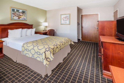 Baymont by Wyndham Clarksville Northeast - image 27