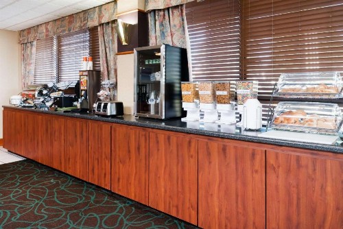 Baymont by Wyndham Clarksville Northeast - image 30