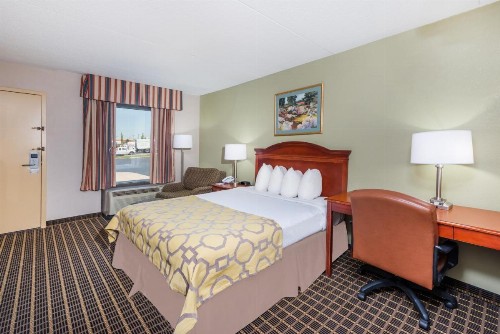 Baymont by Wyndham Clarksville Northeast - image 9