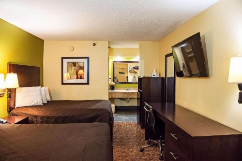 Rodeway Inn & Suites - image 11