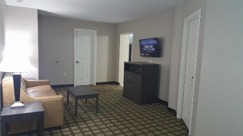 Baymont by Wyndham Clarksville - image 22