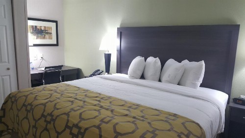 Baymont by Wyndham Clarksville - image 23