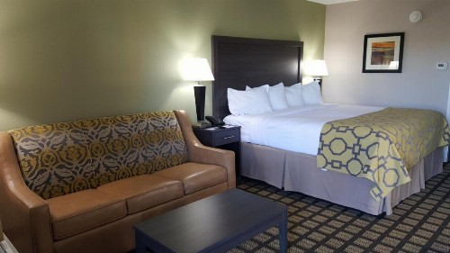 Baymont by Wyndham Clarksville - image 25