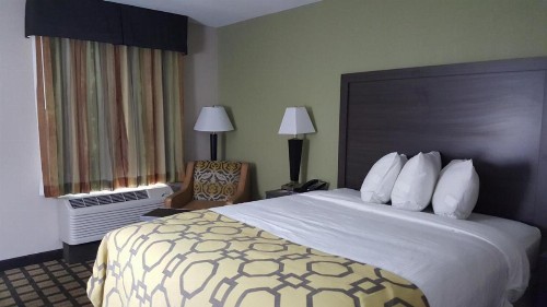 Baymont by Wyndham Clarksville - image 28