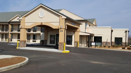 Baymont by Wyndham Clarksville - image 29