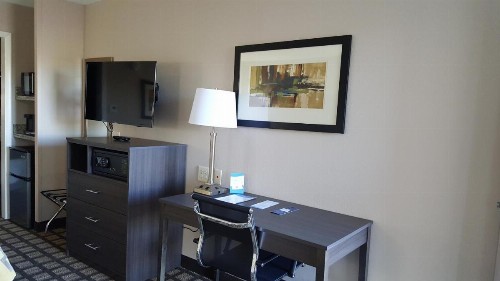 Baymont by Wyndham Clarksville - image 40