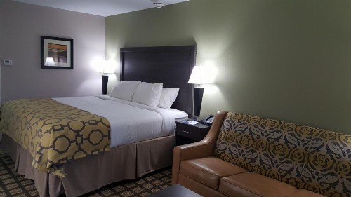 Baymont by Wyndham Clarksville - image 42