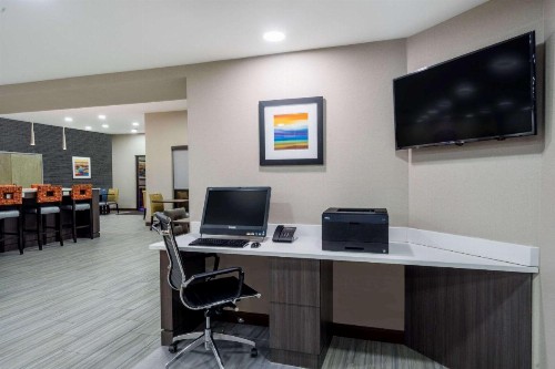 Baymont by Wyndham Clarksville - image 45