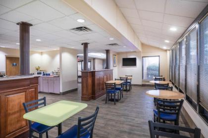 Days Inn by Wyndham Clarksville North EXIT 4 - image 6