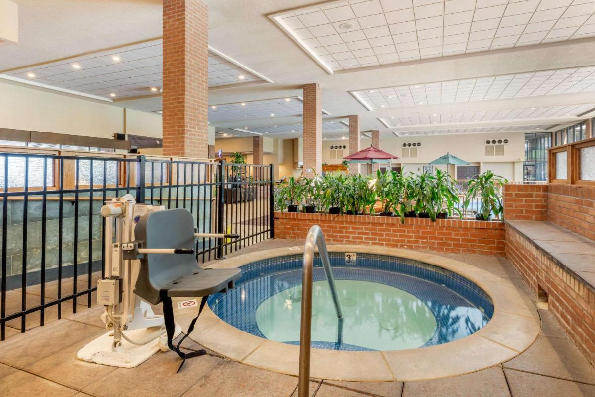 Quality Inn Exit 4 Clarksville - image 4