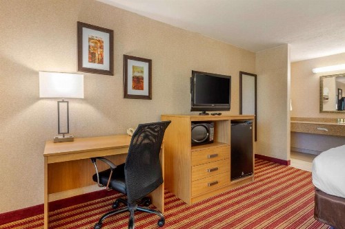 Quality Inn Exit 4 Clarksville - image 40