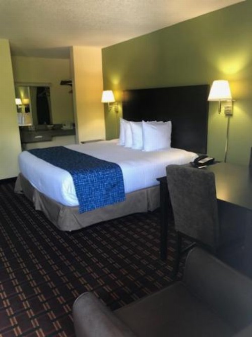 Travelodge by Wyndham Clarksville - image 16