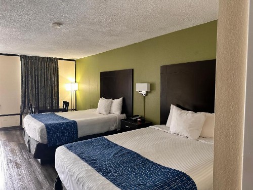 Travelodge by Wyndham Clarksville - image 17