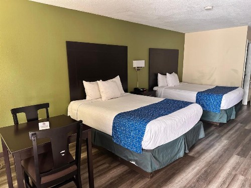Travelodge by Wyndham Clarksville - image 18