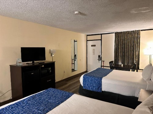 Travelodge by Wyndham Clarksville - image 19