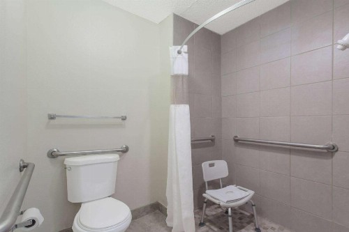 Travelodge by Wyndham Clarksville - image 2