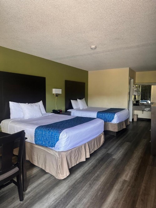 Travelodge by Wyndham Clarksville - image 22