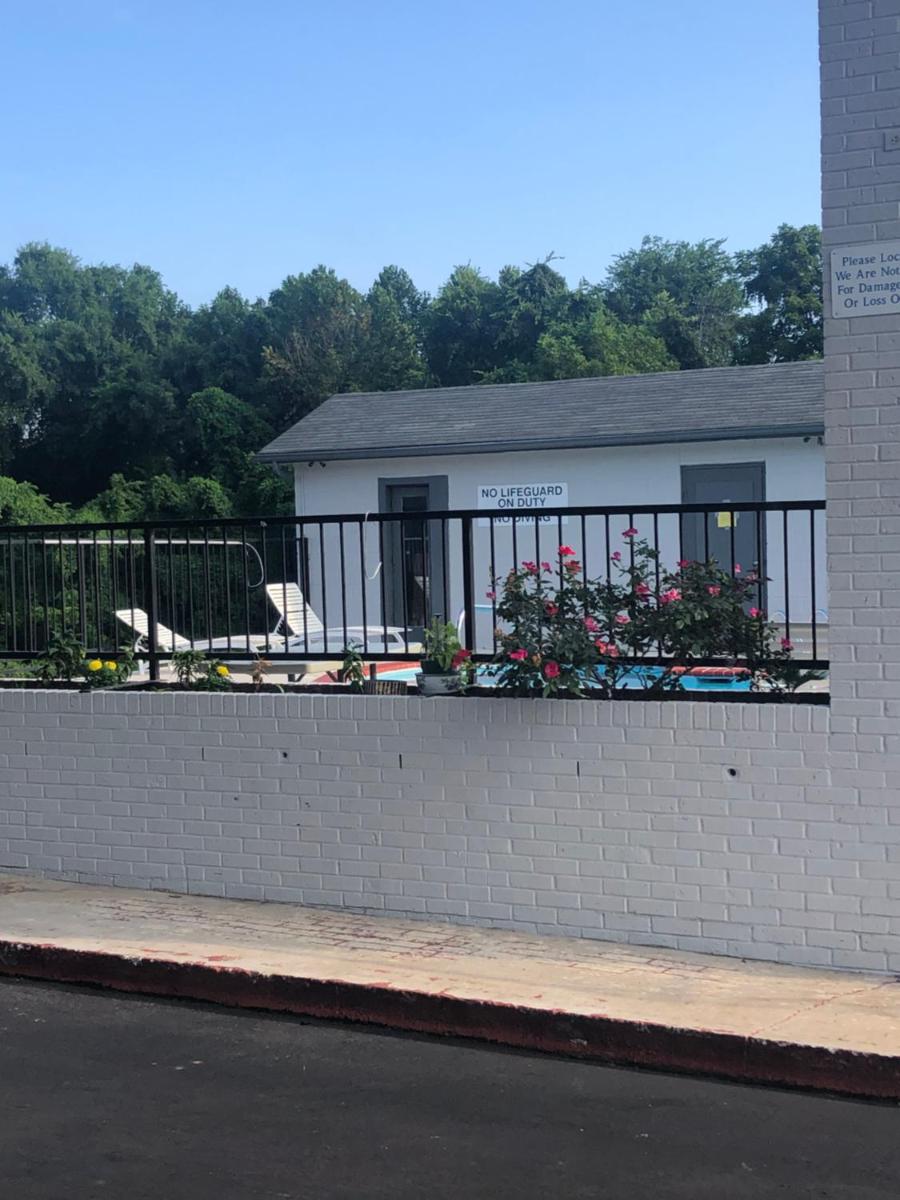Travelodge by Wyndham Clarksville - image 5