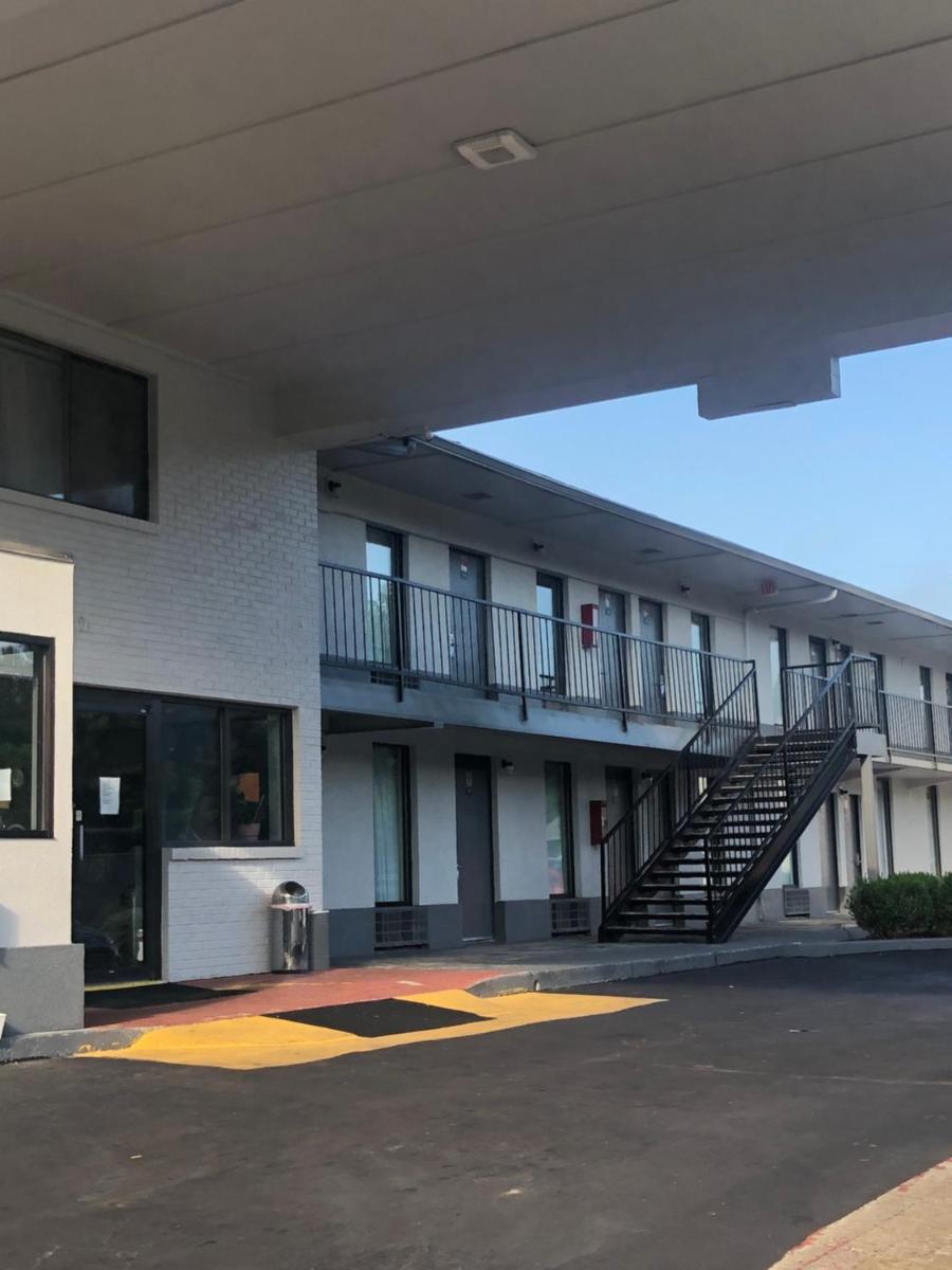 Travelodge by Wyndham Clarksville - image 6