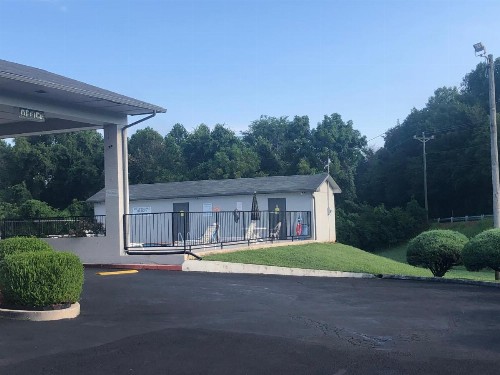 Travelodge by Wyndham Clarksville - image 7