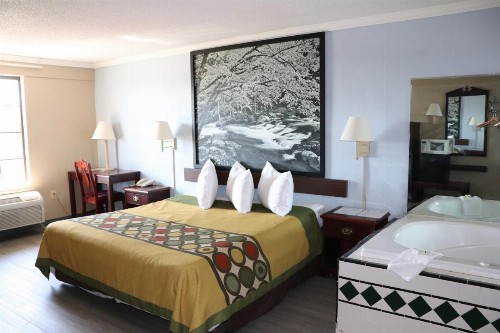 Super 8 by Wyndham Clarksville East - image 20