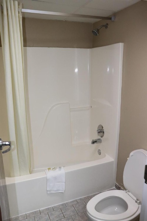 Super 8 by Wyndham Clarksville East - image 31