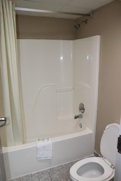 Super 8 by Wyndham Clarksville East - image 32