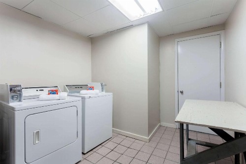 Super 8 by Wyndham Clarksville Northeast - image 24