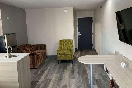 Microtel Inn and Suites Clarksville - image 12