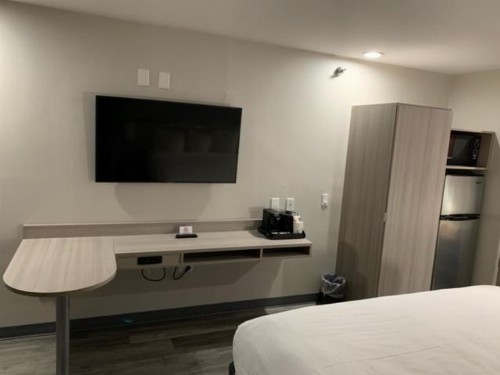 Microtel Inn and Suites Clarksville - image 18