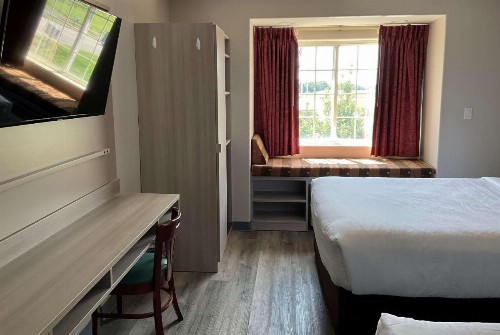 Microtel Inn and Suites Clarksville - image 2