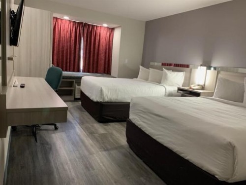 Microtel Inn and Suites Clarksville - image 20