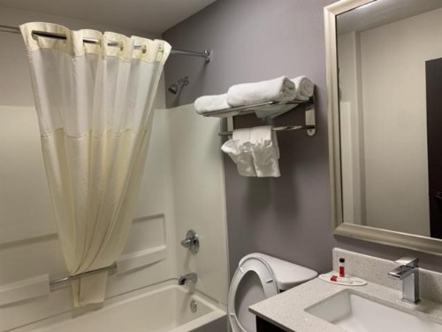 Microtel Inn and Suites Clarksville - image 21
