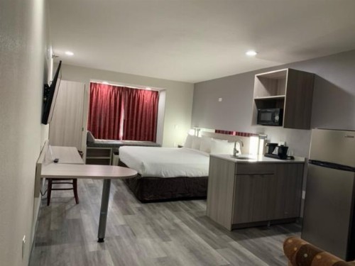 Microtel Inn and Suites Clarksville - image 24