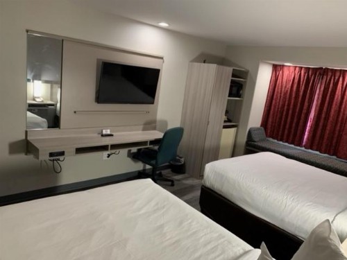 Microtel Inn and Suites Clarksville - image 25