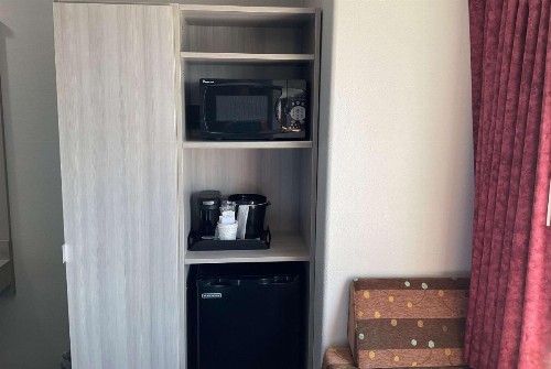 Microtel Inn and Suites Clarksville - image 5
