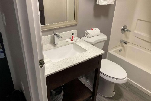 Microtel Inn and Suites Clarksville - image 6