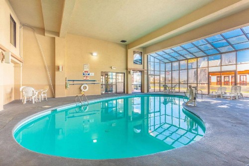 Econo Lodge & Suites Clarksville - image 18