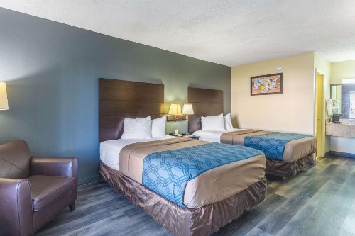 Econo Lodge & Suites Clarksville - image 19