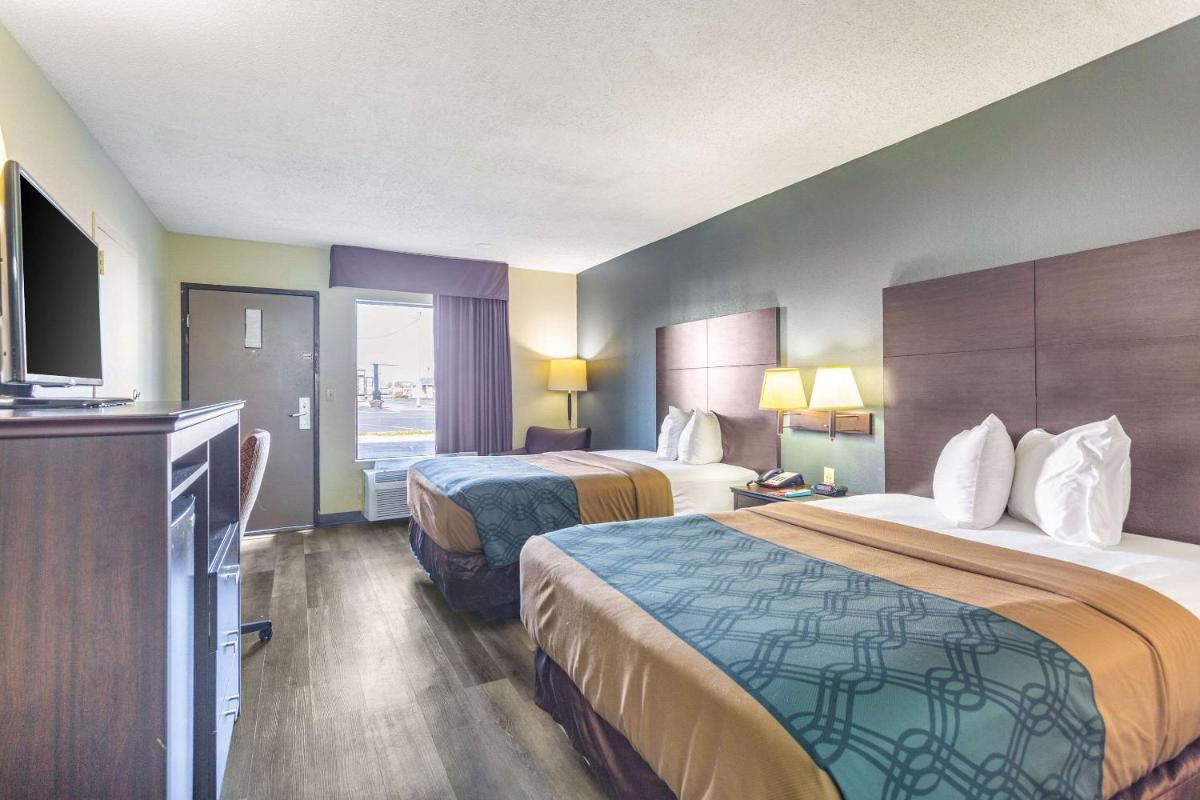 Econo Lodge & Suites Clarksville - image 4