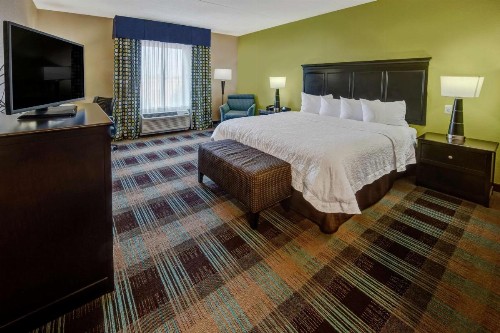 Hampton Inn & Suites Clarksville - image 13