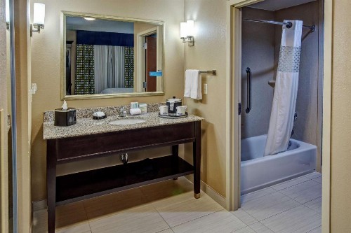 Hampton Inn & Suites Clarksville - image 18