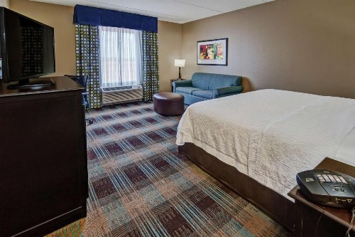 Hampton Inn & Suites Clarksville - image 21