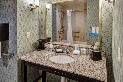 Hampton Inn & Suites Clarksville - image 25