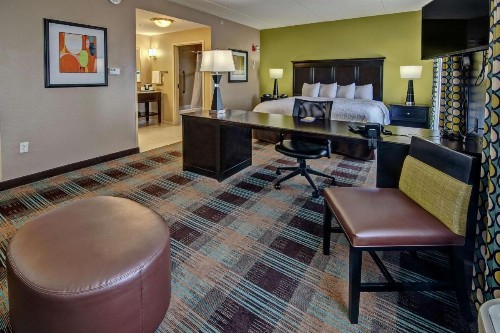Hampton Inn & Suites Clarksville - image 39