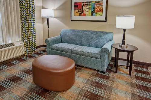 Hampton Inn & Suites Clarksville - image 45