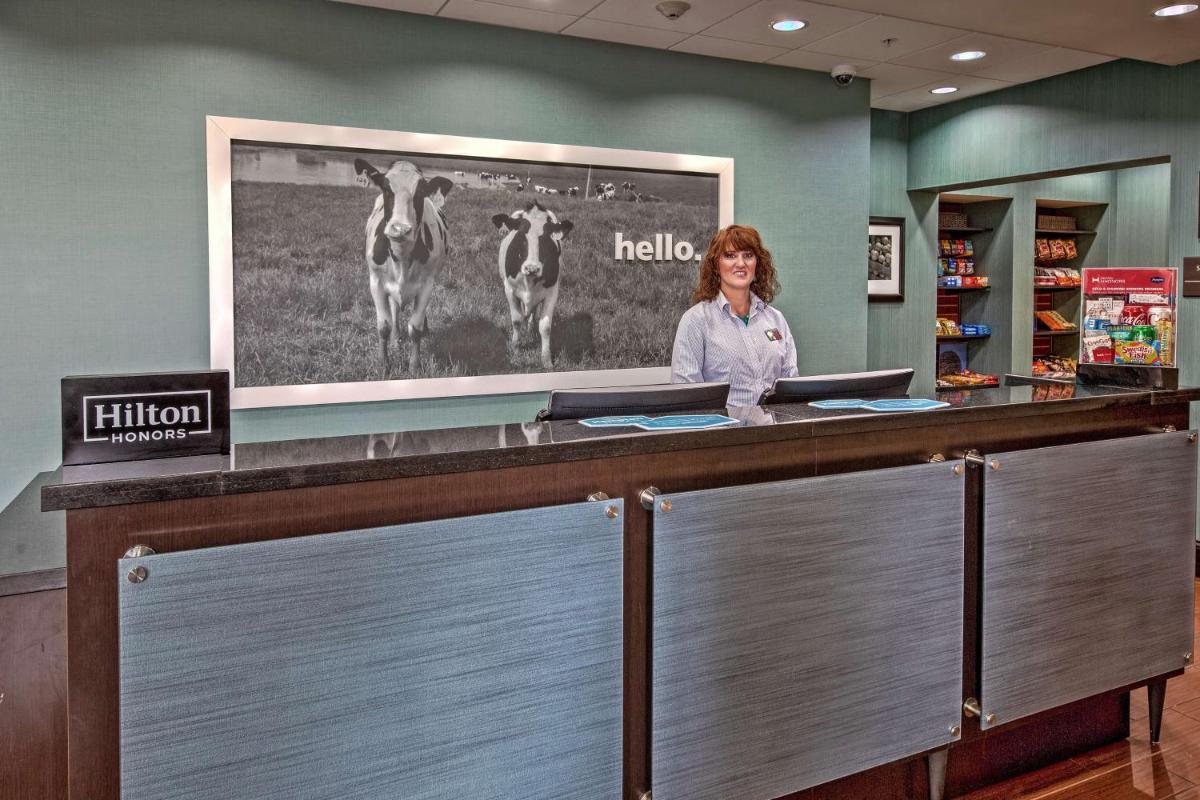 Hampton Inn & Suites Clarksville - image 6