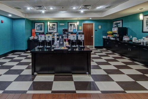 Hampton Inn & Suites Clarksville - image 9